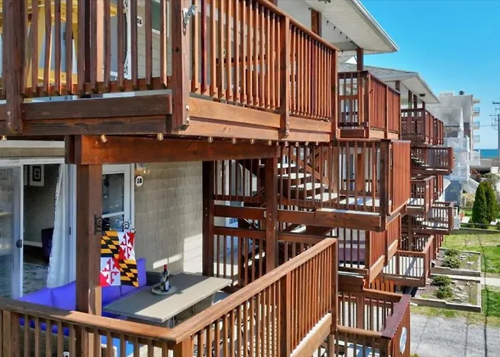 Holiday home Steps To 3br W Deck & Parking *