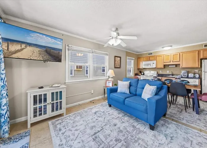 Holiday home Steps To 3br W Deck & Parking