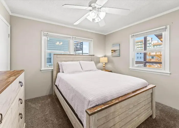 Steps To 3br W Deck & Parking